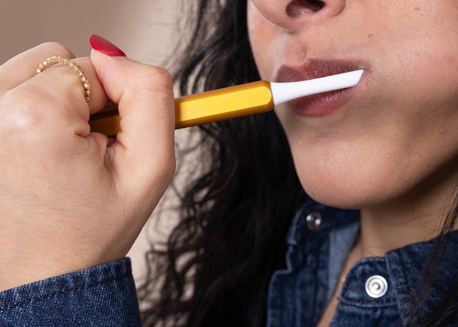 Woman brushing your teeth with gold, Nada toothbrush