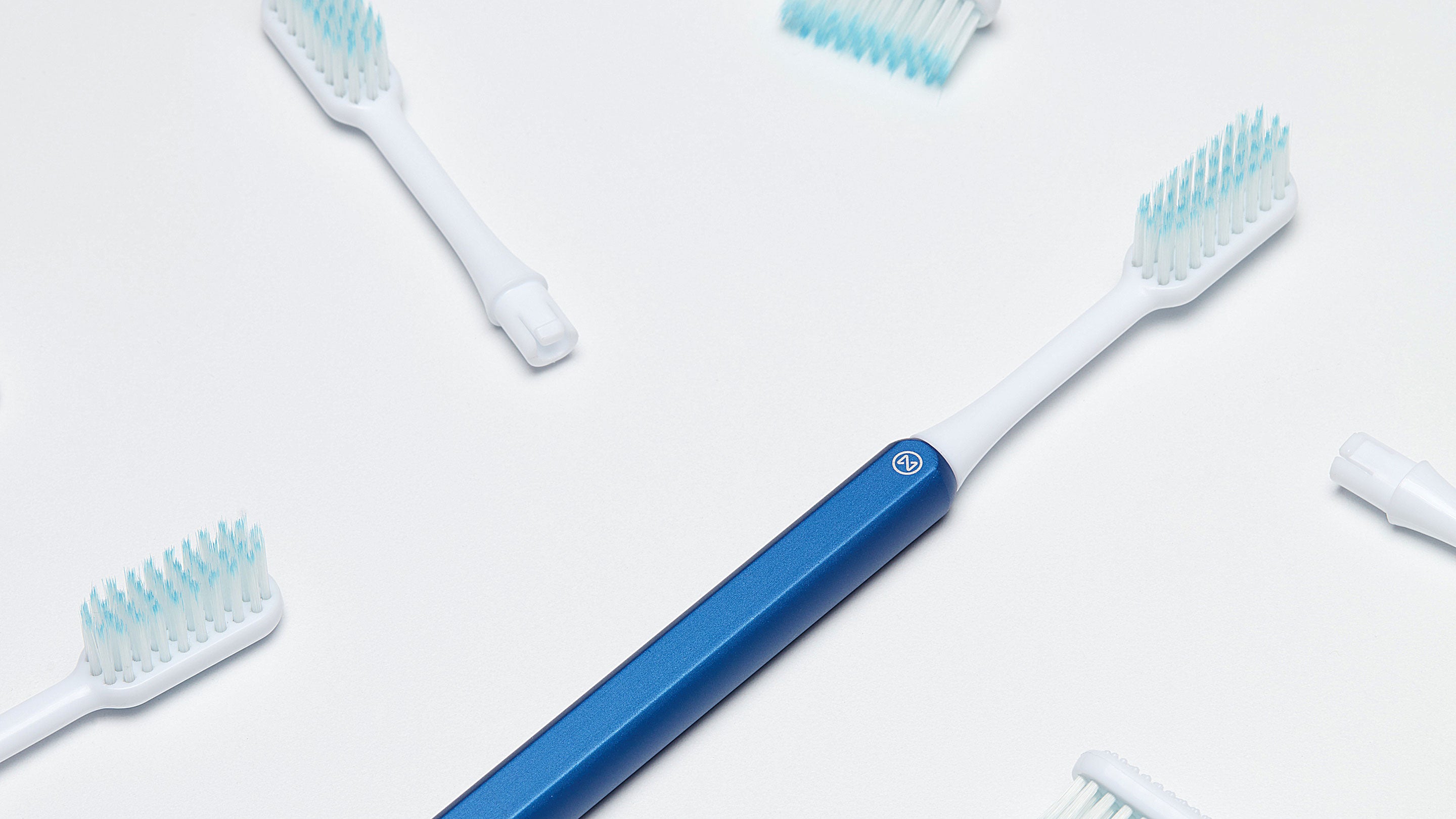 Ocean blue Nada Toothbrush with replacement brush heads