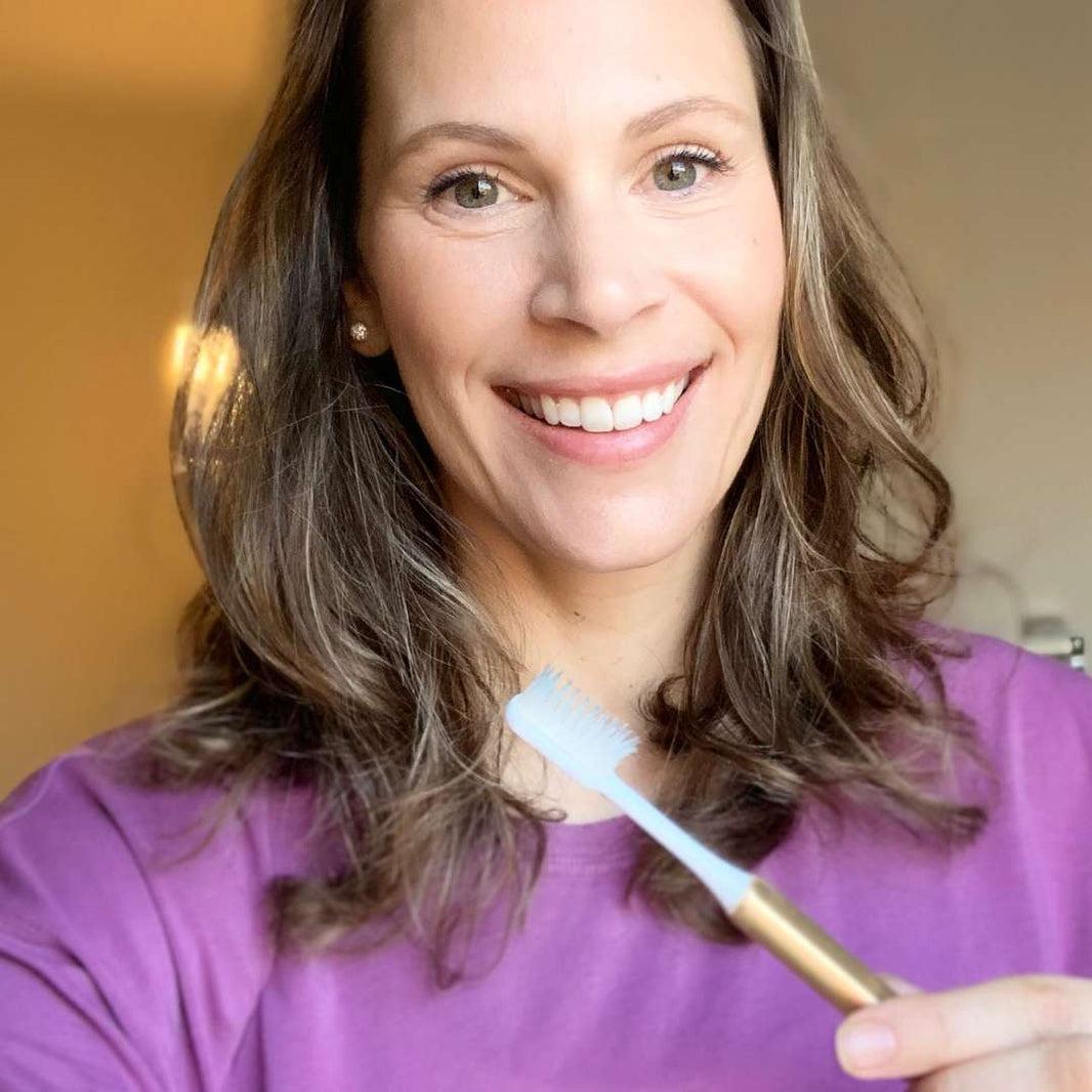 Woman using an eco-friendly Gold, Nada toothbrush