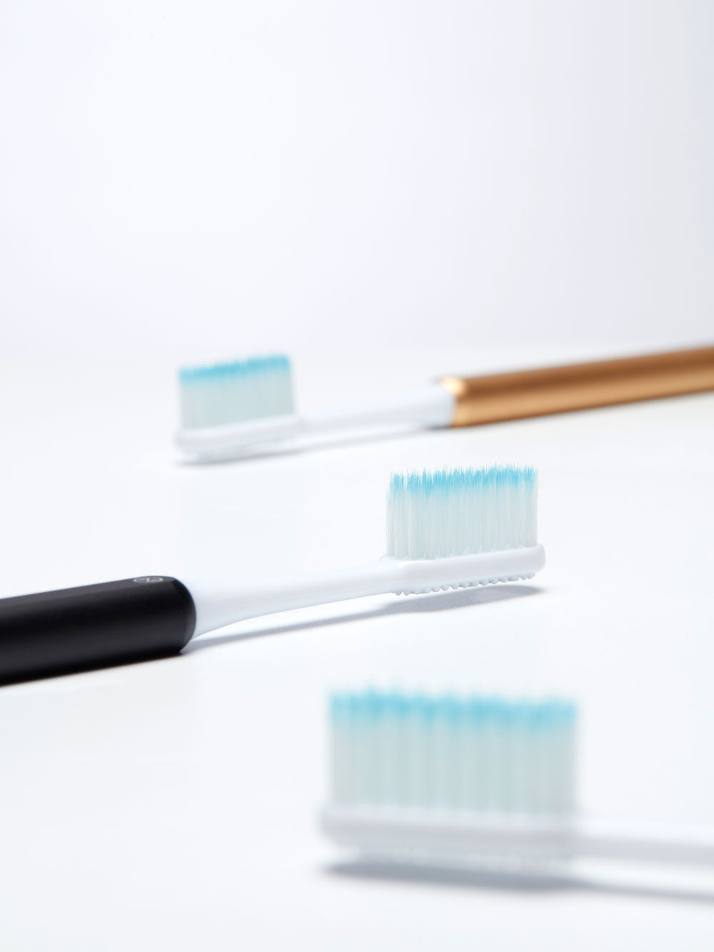 Black and Gold Nada sustainable toothbrushes